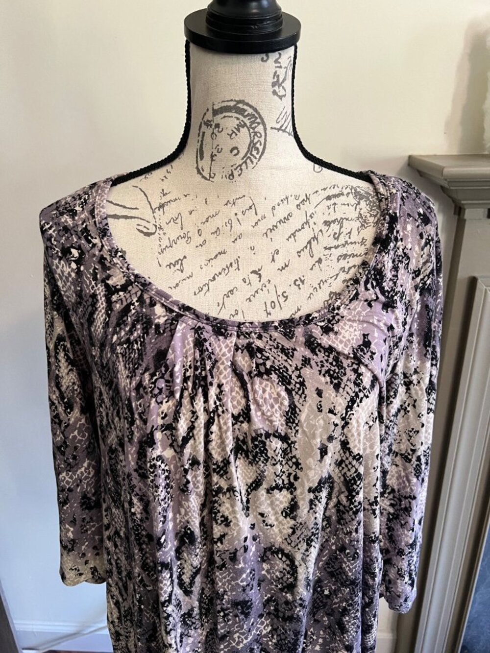 Soma Purple Rayon/Spandex Snake Skin Pattern Scoop Neck Sleep Shirt Large - Picture 2 of 9
